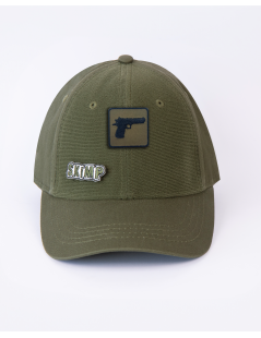 patch brodé pistolet kaki et noir sur casquette kaki